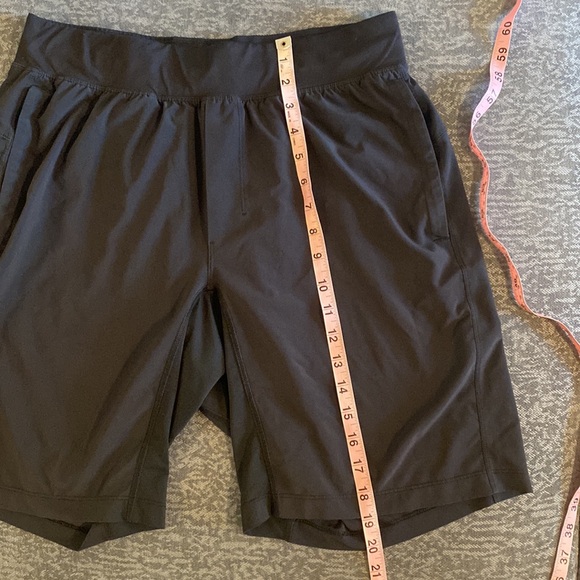Men’s Lululemon shorts - Picture 7 of 8